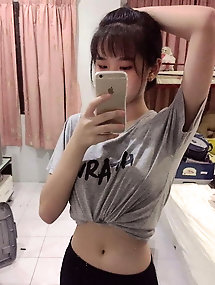Impressive asian girlfriend is exposing her hot ass